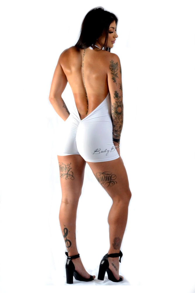 Bodysuit mit super tiefem Ausschnitt und Scrunch-Po-Shorts
